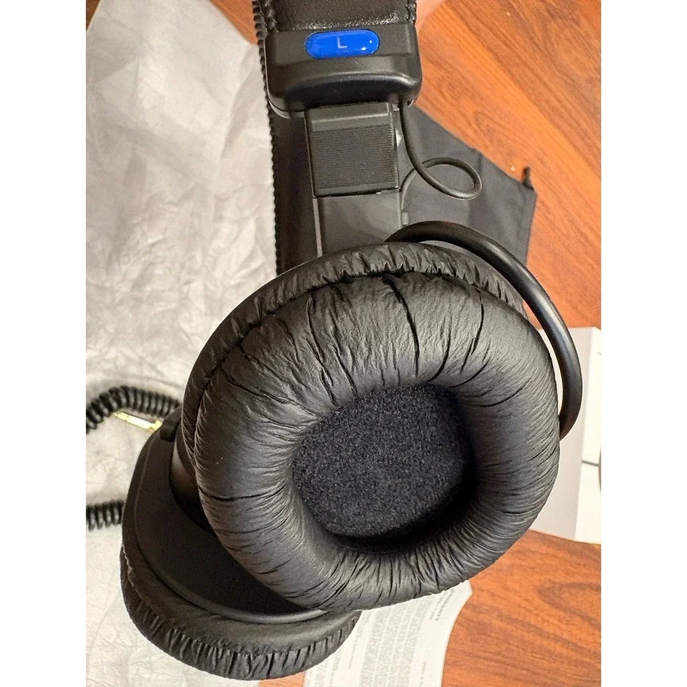 Sony MDR-7506‎ Professional Closed-back Studio Headphones